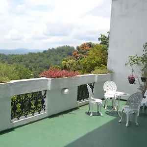 Banda Casa, Канди